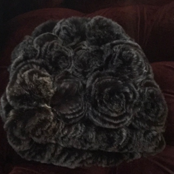 REAL KNITTED REX RABBIT CHINCHILLA ROSE BEANNIE - Picture 6 of 7